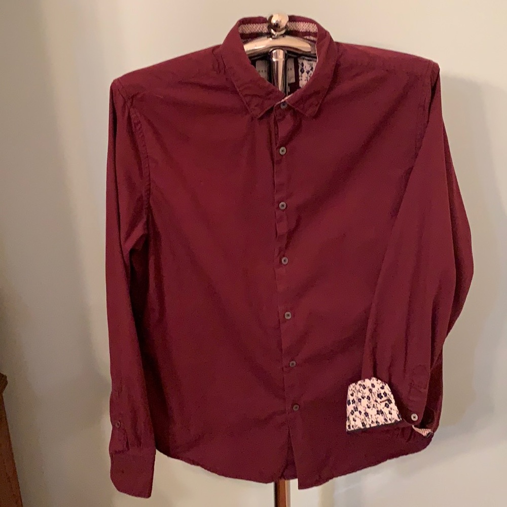 Men’s button down shirt M